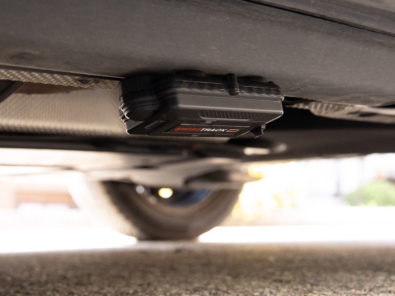 GPS Tracker unter dem Auto